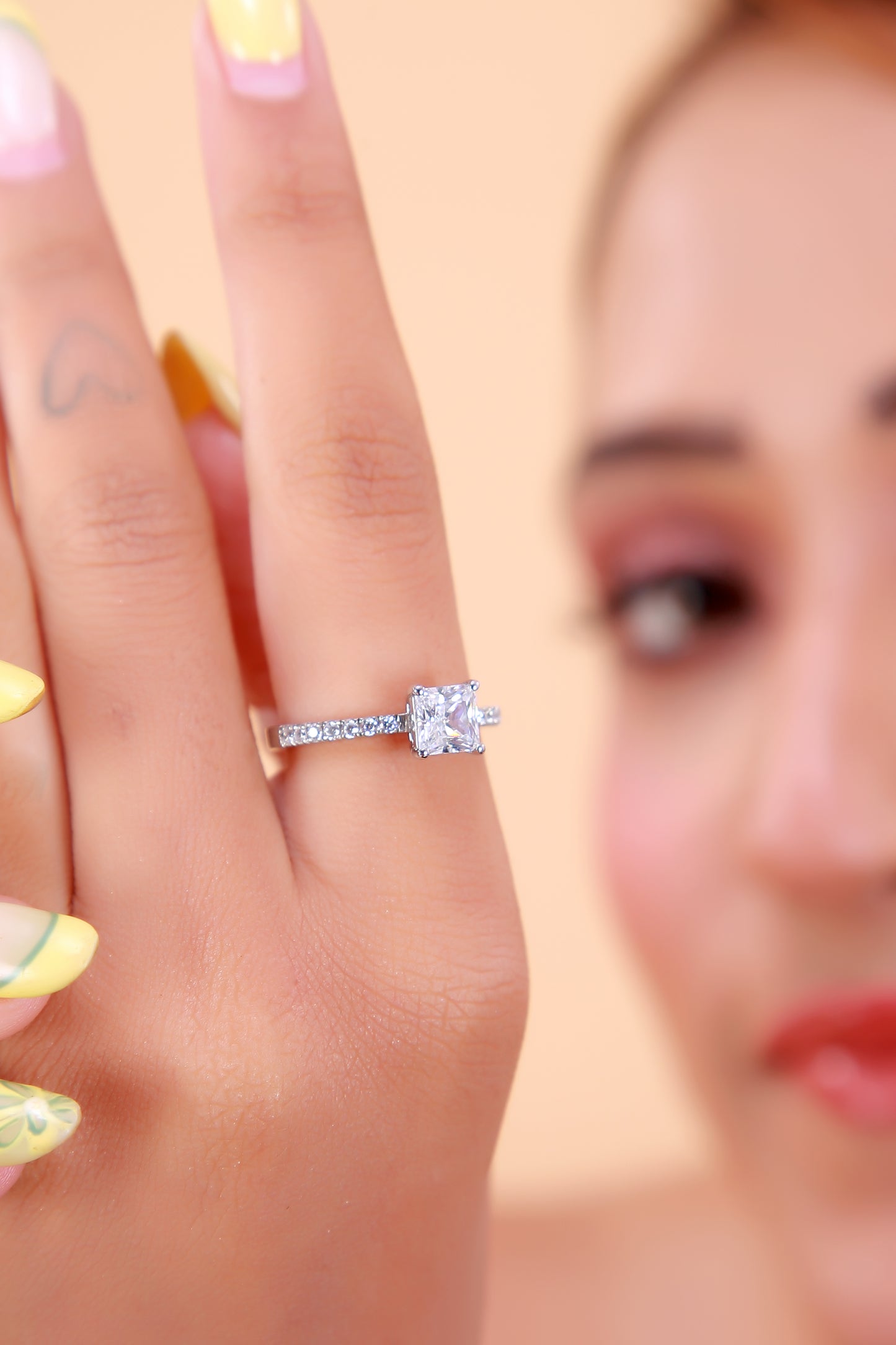 šElegant 925 Sterling Silver Ring with 1.895CT DEF/VVSāVS Certified CVD Diamonds ā 15-Stone Round & Princess Cut Design