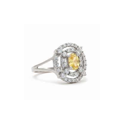 Elegant 925 Silver Ring with 0.6 Ct DEF VVS–VS Side Diamonds